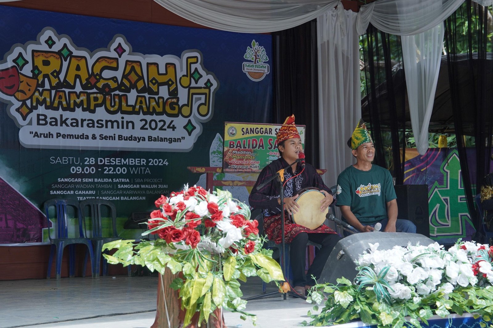 Penampilan seni budaya dari pelaku seni di Kabupaten Balangan.