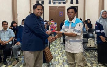 Rektor UnivSM dan perwakilan dari PT Adaro Indonesia. KATAKUNCI/Humas UnivSM