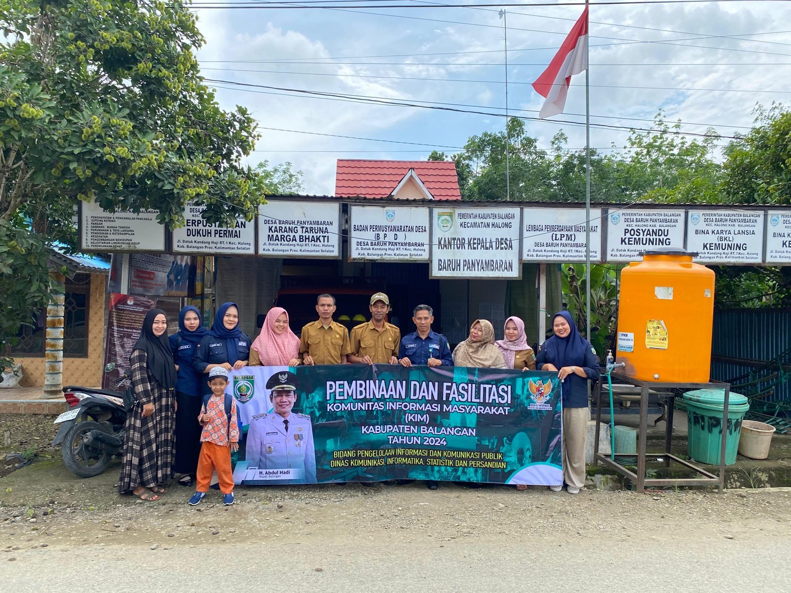Diskominfosan) Kabupaten Balangan melaksanakan kegiatan Pembinaan dan Fasilitasi Masyarakat Melek Informasi (MyMeIn) melalui Komunitas Informasi Masyarakat (KIM) di Desa Baruh Panyambaran, Kecamatan Halong beberapa waktu lalu. KATAKUNCI/Diskominfosan Balangan