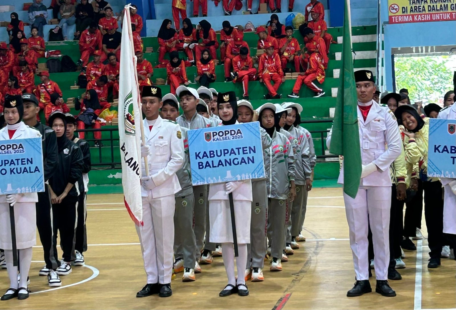 Kontingen Balangan saat acara pembukaan POPDA 2025 Kalsel di Kota Banjarmasin beberapa waktu lalu. KATAKUNCI/ah