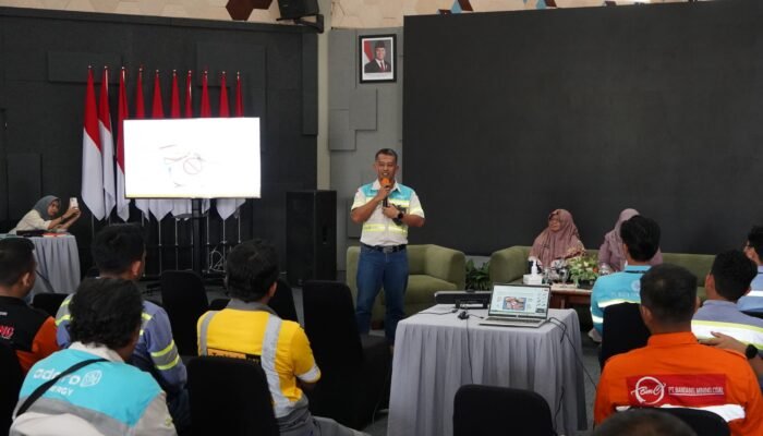 Opini – Cerita Deni rela menukar rokok demi sepatu baru