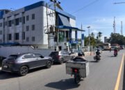 Parkiran mobil di depan BPD Kalsel Paringin dikeluhkan karena dianggap mengganggu