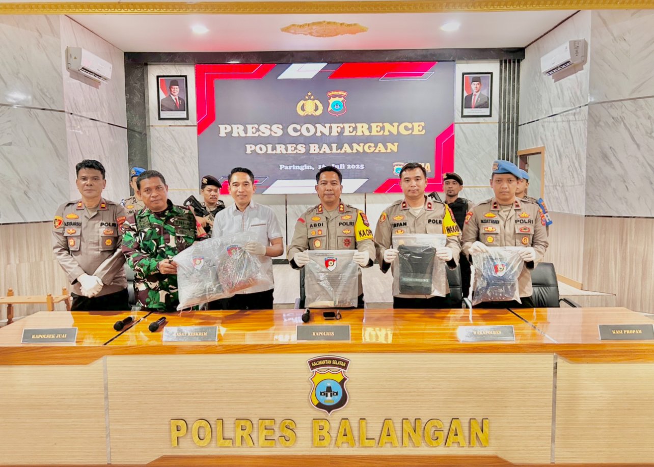 Jajaran Polres Balangan saat melaksanakan konferensi pers di Mapolres setempat, Rabu (16/7/2025). KATAKUNCI/AH