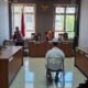 Pelaku pembunuhan pada salah satu Ponpes di Kabupaten HST saat menjalani sidang di PN Barabai, Jumat (19/9/2025). KATAKUNCI/MR