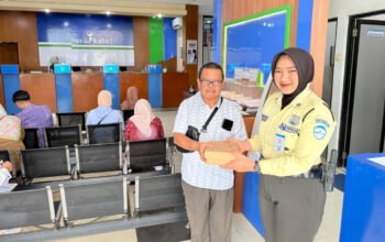 Bank Kalsel berbagi kepada nasabah pada perayaan maulid Nabi Muhammad SAW