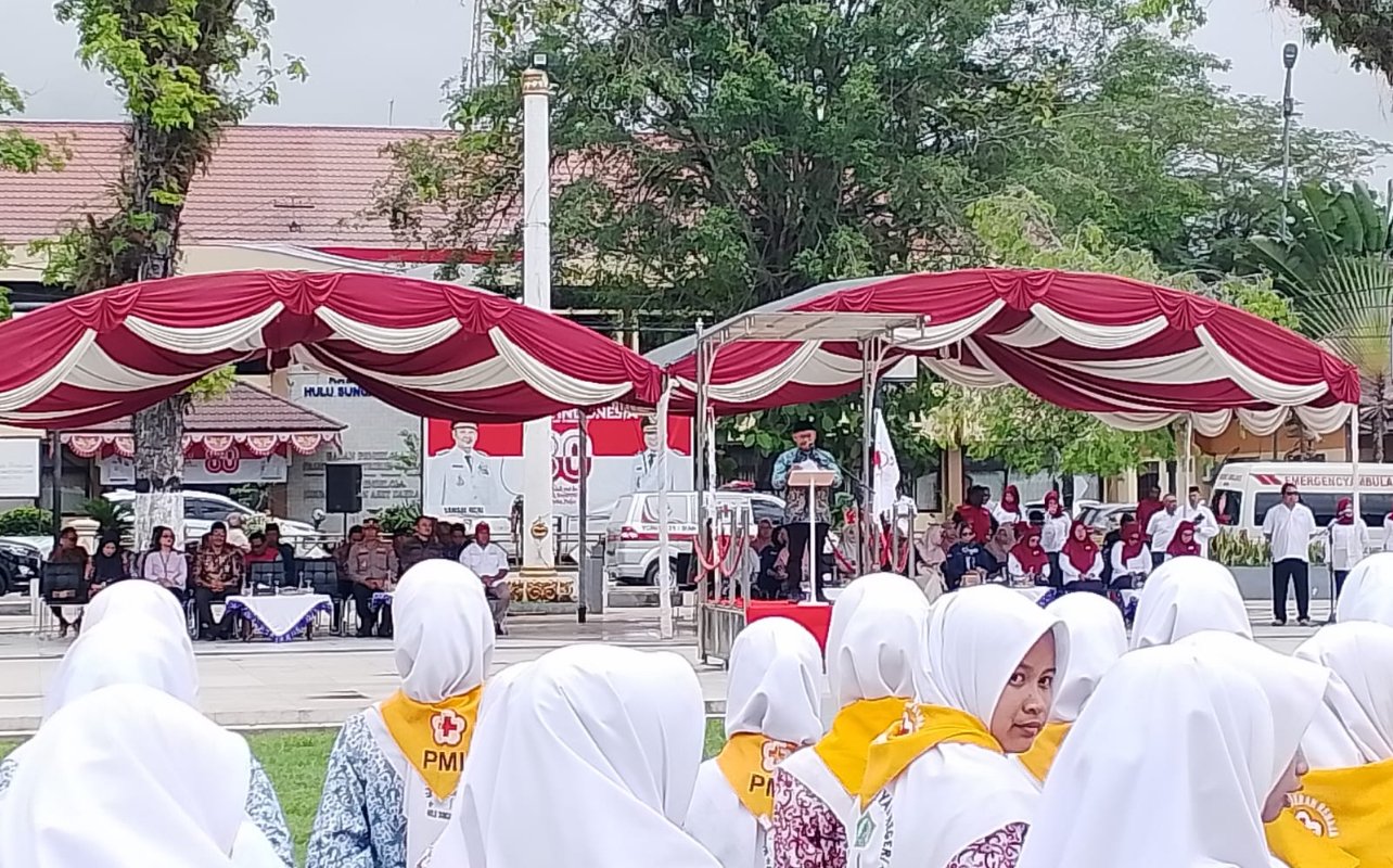 Bupati HST Samsul Rizal saat menjadi pembina pada HUT ke-80 PMI di kabupaten setempat, Kamis (18/9/2025). KATAKUNCI/MR