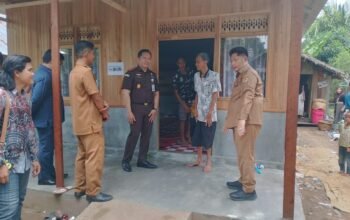 Pemkab HST dan Kejaksaan Negeri HST bersinergi dalam program bedah rumah