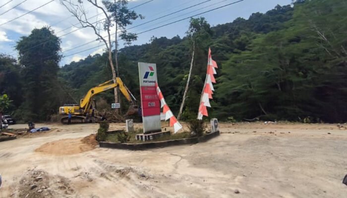 Satu dari tiga titik jalan amblas di HST sudah mulai diperbaiki