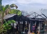 Api mengamuk di Ayuang HST, dua rumah rata dengan tanah