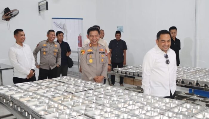 Ketua Komisi II DPR RI Tinjau SPPG Polres HST, Dorong Layanan Gizi Masyarakat