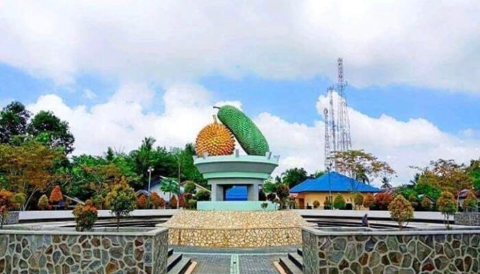 Batumandi: Antara Legenda “Batu yang Mandi” dan Denyut Nadi Ekonomi Balangan