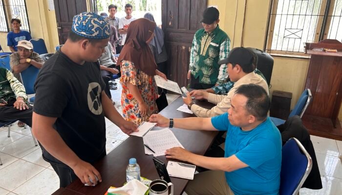 Yayasan milik Haji Isam santuni korban banjir di Balangan