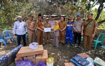 Wabup Balangan santuni korban kebakaran di Awayan