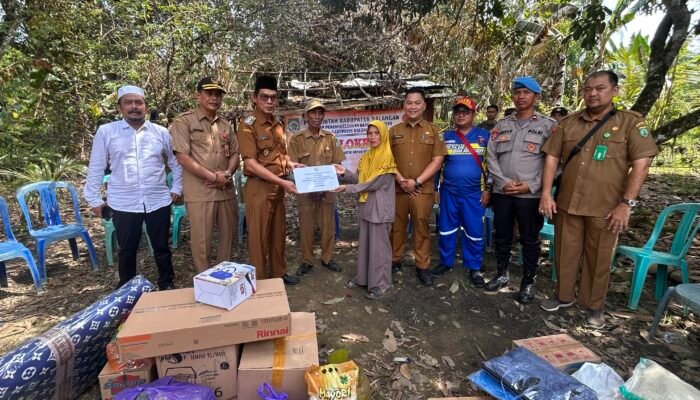 Wabup Balangan santuni korban kebakaran di Awayan
