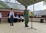 Babinsa Sertu Agus Arahman Bimbing Upacara Bendera di MTsN 14 Hulu Sungai Tengah