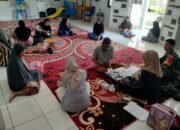 Babinsa Barabai Dorong Kesehatan Lansia Lewat Pendampingan Posbindu Melati