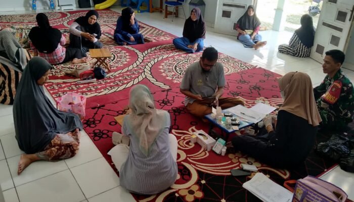 Babinsa Barabai Dorong Kesehatan Lansia Lewat Pendampingan Posbindu Melati