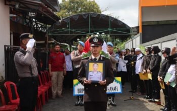 Polri Berikan Penghormatan Terakhir kepada Almarhum Hanafi