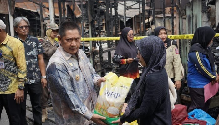 Pemkab HST Tanggapi Cepat Kebakaran, Bantuan Langsung Diserahkan ke Korban