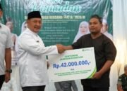 Bupati HST Hadiri Safari Ramadan, Serahkan Santunan BPJS Ketenagakerjaan