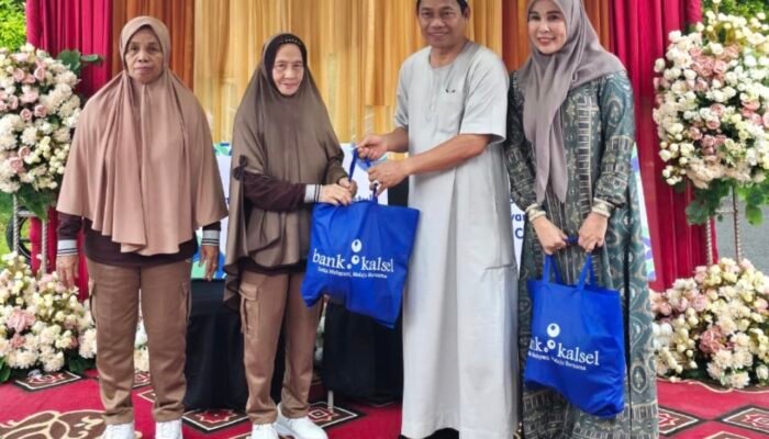 CSR Bank Kalsel serahkan 2.000 paket sembako kepada warga Balangan
