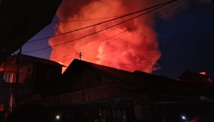 Kebakaran membakar lima rumah di Barabai Utara saat warga buka puasa