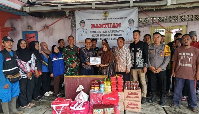 Bupati HST Serahkan Bantuan Cepat Korban Kebakaran di Banua Binjai