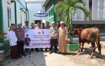 Polres HST Serahkan Hewan Kurban dari Kapolda Kalsel ke Ponpes Nurul Muhibbin