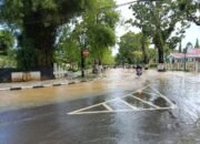 Hujan Deras Berlanjut, Kota Barabai Tergenang Banjir Hingga Jalan Utama