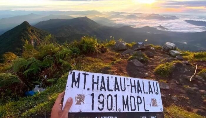 Gunung Halau-Halau Ditutup Secara Permanen demi Menghormati Nilai Kesucian Lokal