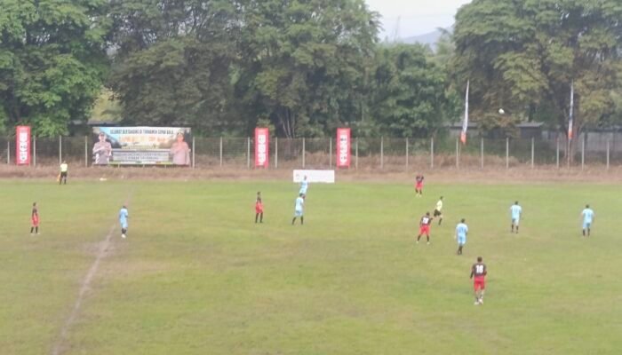 Hujan dan Kartu Warnai Laga Panas, PJM Polres HST Tundukkan All Star Buluan 1-0
