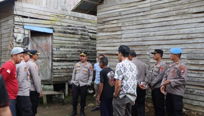 Polres HST Bedah Rumah Warga Sambut Hari Bhayangkara ke-80
