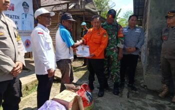 Bupati HST Salurkan Bantuan ke Korban Puting Beliung, 11 Rumah Rusak di Dua Kecamatan