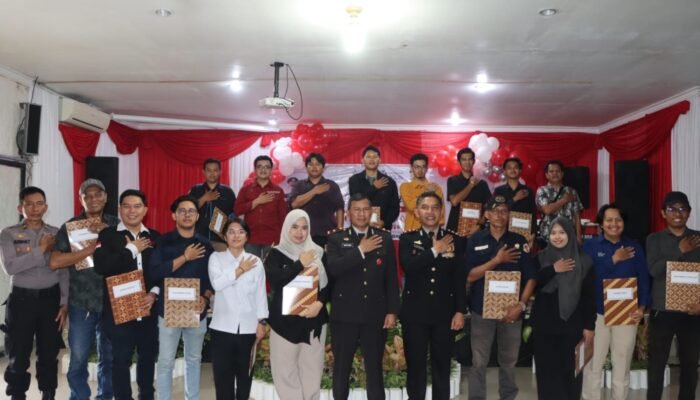 Polres HST Berikan Penghargaan kepada Insan Pers, Perkuat Sinergi pada Hari Bhayangkara ke-80