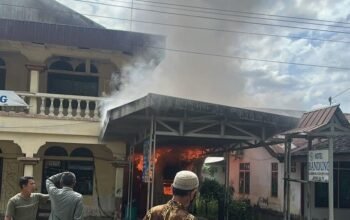 Api Lalap Hotel Bandung Barabai, Satu Relawan Pingsan Saat Pemadaman