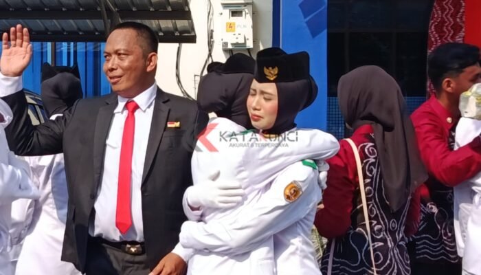Tangis Bahagia Paskibraka HST Usai Tuntaskan Pengibaran Bendera Merah Putih