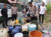 Kemarau Melanda, Polres HST Salurkan Air Bersih untuk Warga Bulayak