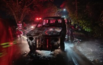 Mobil Dinas RSHD Barabai Terbakar di Jalur Lingkar Walangsi, Tujuh Penumpang Selamat