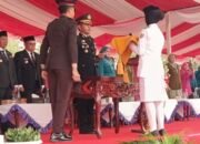 Kapolres HST Pimpin Penurunan Bendera, Tegaskan Kemerdekaan Dijaga dengan Persatuan