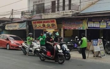 Gobar Bagikan 500 Masker Gratis di Tengah Kabut Asap Barabai