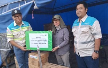 Permudah Pemadaman Karhutla di Medan Sulit, Adaro Bantu Mesin Pompa Portable ke Pemprov Kalsel