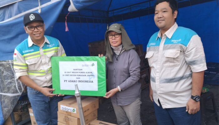 Permudah Pemadaman Karhutla di Medan Sulit, Adaro Bantu Mesin Pompa Portable ke Pemprov Kalsel