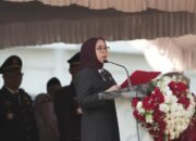 Tampil Khidmat di Upacara HUT ke-81 RI, Ketua DPRD Balangan Hj. Lindawati Bacakan Teks Proklamasi