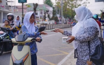 Gandeng IDI dan RSUD, IBI Balangan Bagikan 1.000 Masker Lindungi Warga dari Kabut Asap