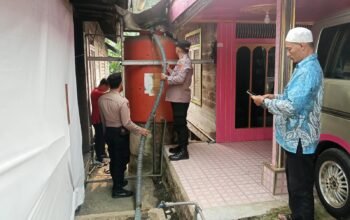 Kemarau Panjang, Polres HST Salurkan 4.000 Liter Air Bersih ke Warga Binjai Pemangkih