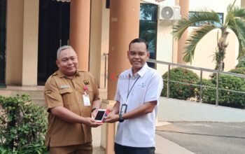 Retribusi Pasar HST Mulai Didigitalisasi, Bank Kalsel Serahkan 10 Smart EDC