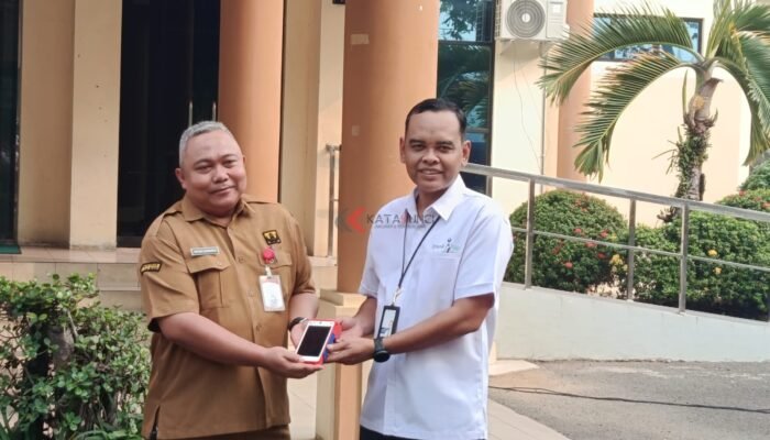 Retribusi Pasar HST Mulai Didigitalisasi, Bank Kalsel Serahkan 10 Smart EDC