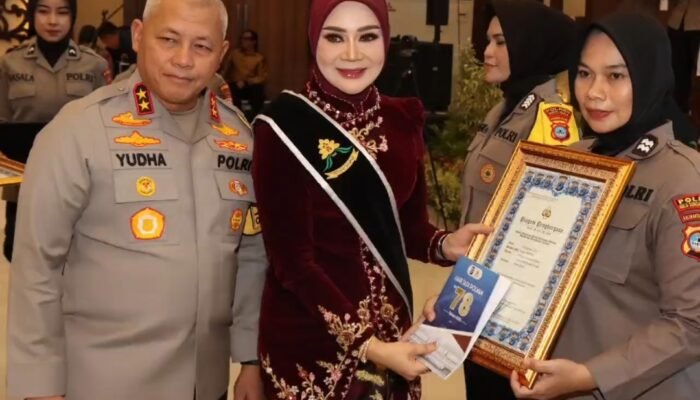 Dedikasi Lindungi Perempuan dan Anak, Polwan Polres HST Raih Penghargaan Kapolda Kalsel