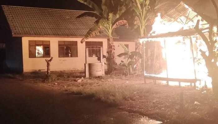 Kebakaran Kembali Terjadi di Batang Alai Selatan, Rumah Kayu Ludes Terbakar