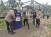 Polres HST Pasang Tandon Air 1.200 Liter untuk Warga Desa Bulayak